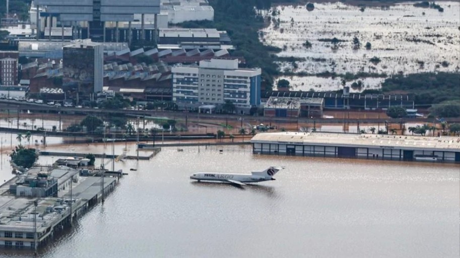 Aeroporto de Porto Alegre inundado